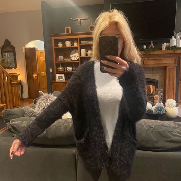 Hollister Black Cardigan Sweater s/xs nwot Cozy Fuzzy Design - Picture 5 of 6